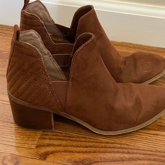 🌻GUC Cognac Ankle Booties - Picture 5 of 7